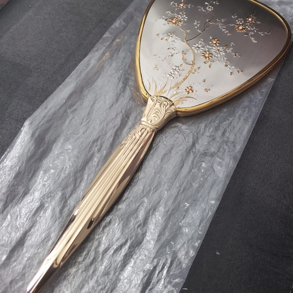 Vintage vanity hand mirror/brush set - Picture 5 of 10